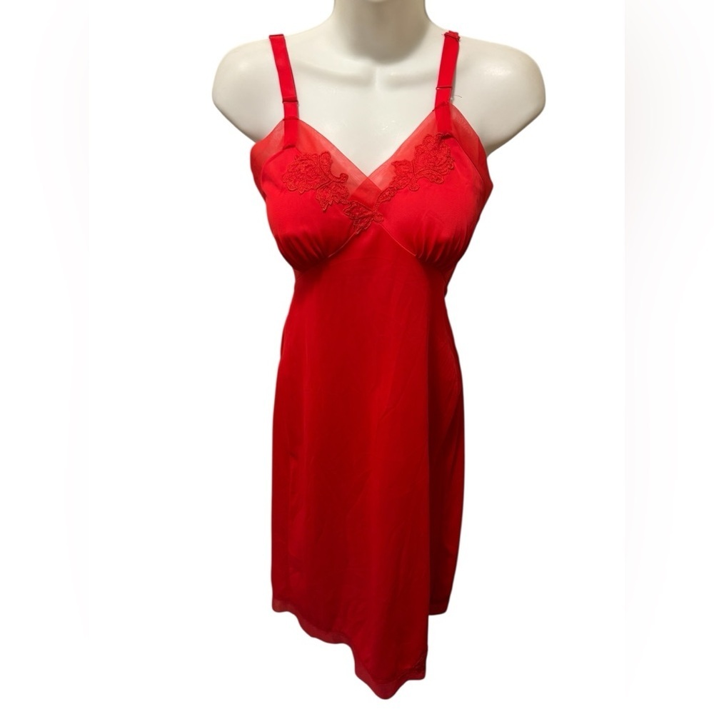 VTG Pin-Up Red Slip Dress Sz 32 Lace Crochet Cups Nylon Stretch Adjustable Strap